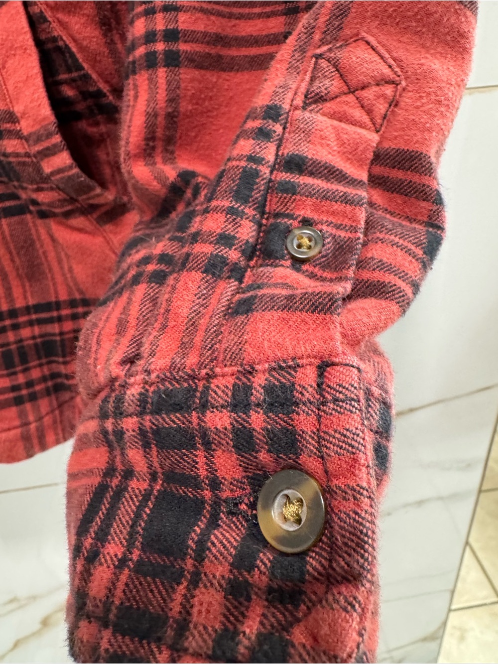 Carhartt Red and Black Plaid Button-Down Shirt Jacket size small (4-6) - Picture 6 of 12